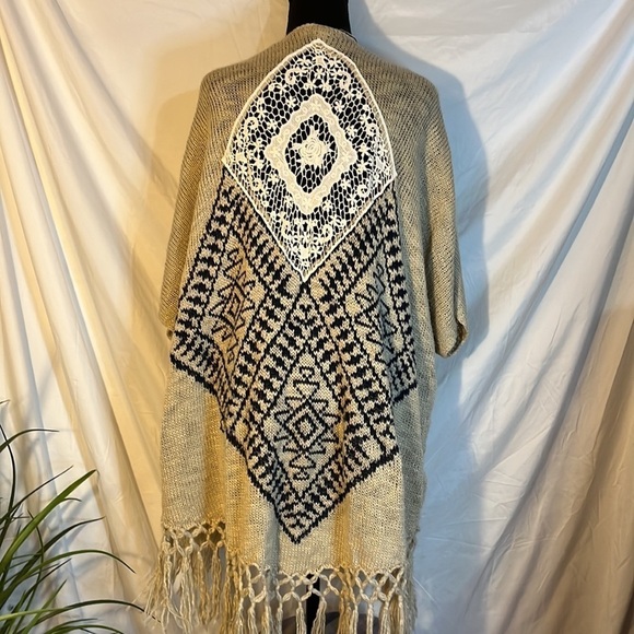 Blue Pepper Vintage Crochet poncho/cardigan Size L - Picture 2 of 9